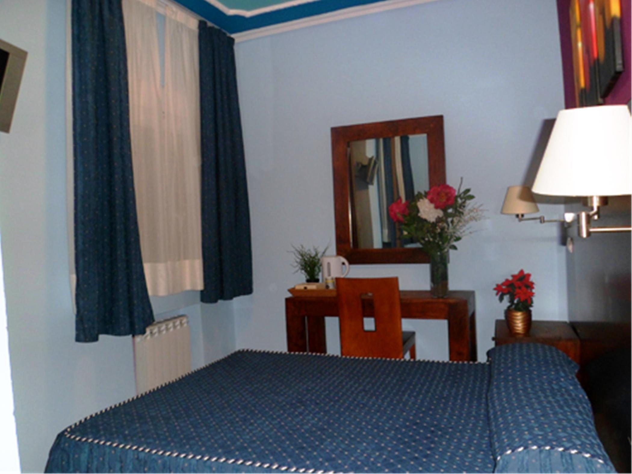 Auto Check In Hotel Las Nieves Jaca Exterior photo