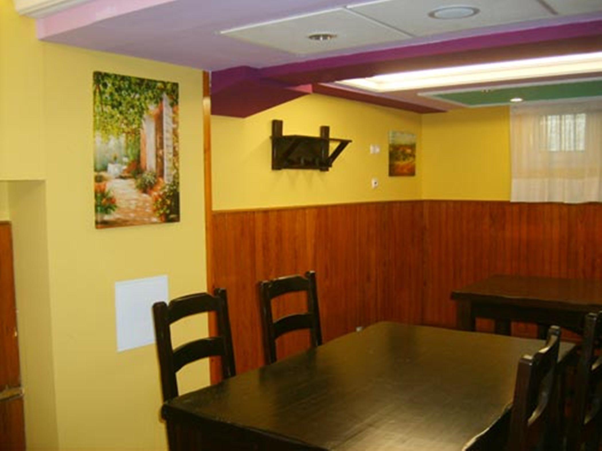 Auto Check In Hotel Las Nieves Jaca Exterior photo