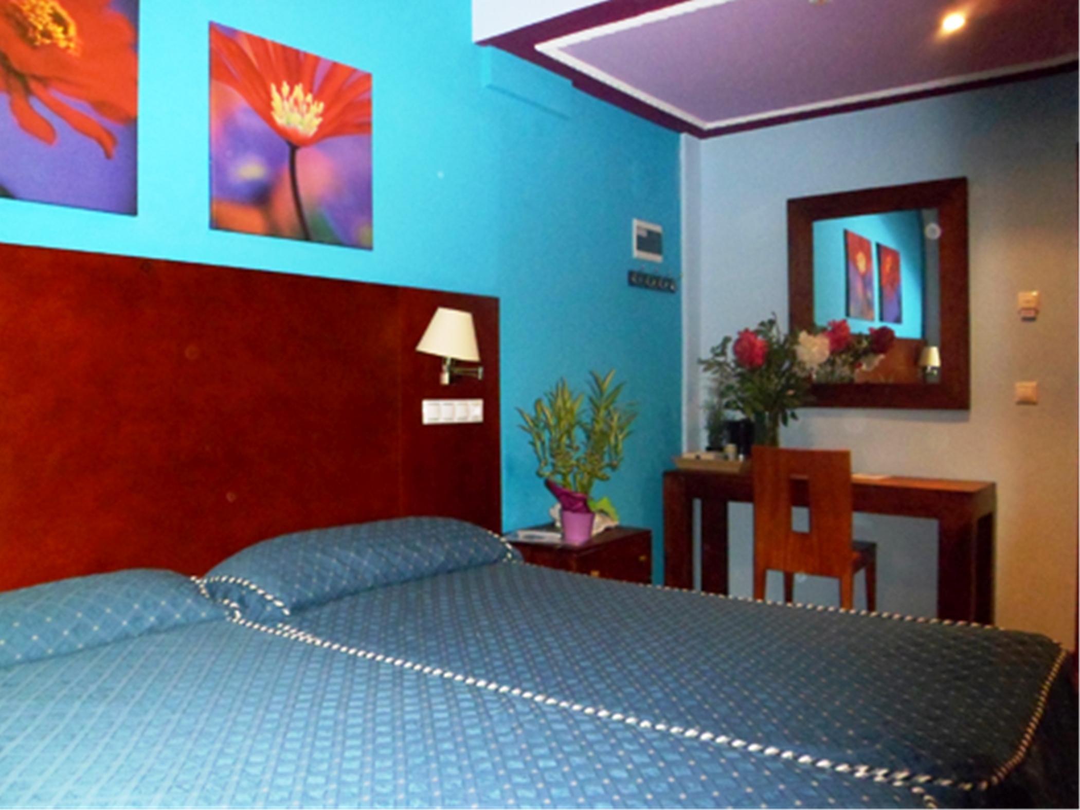 Auto Check In Hotel Las Nieves Jaca Exterior photo