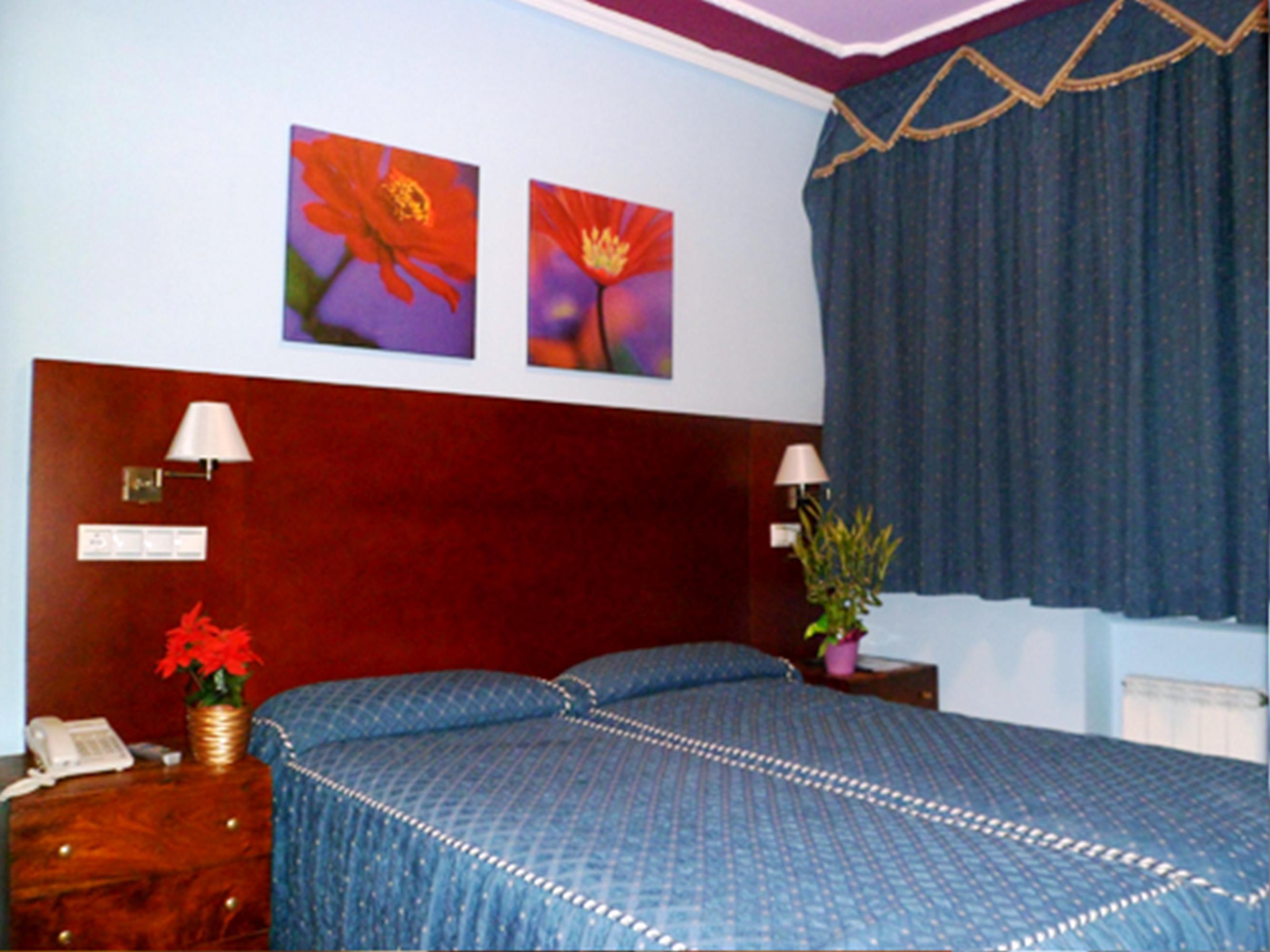 Auto Check In Hotel Las Nieves Jaca Exterior photo
